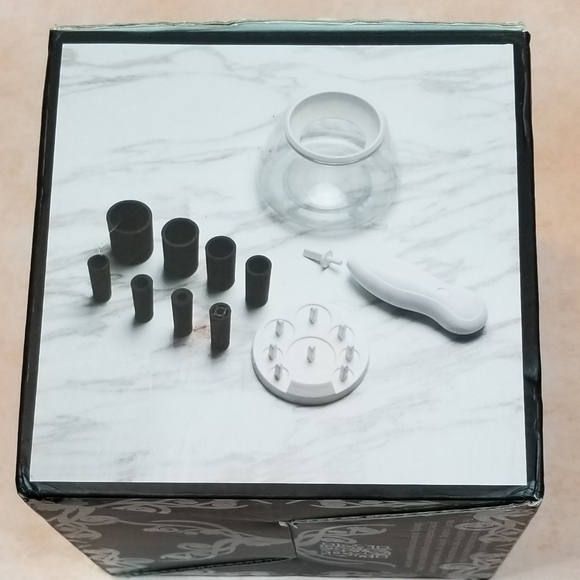 BNIB Automatic Makeup Brush Cleaner - Picture 2 of 6